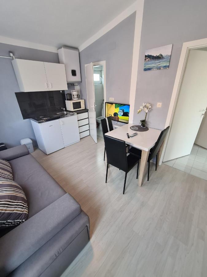 Apartments Lana - 30 M From The Sea Seline Exterior photo