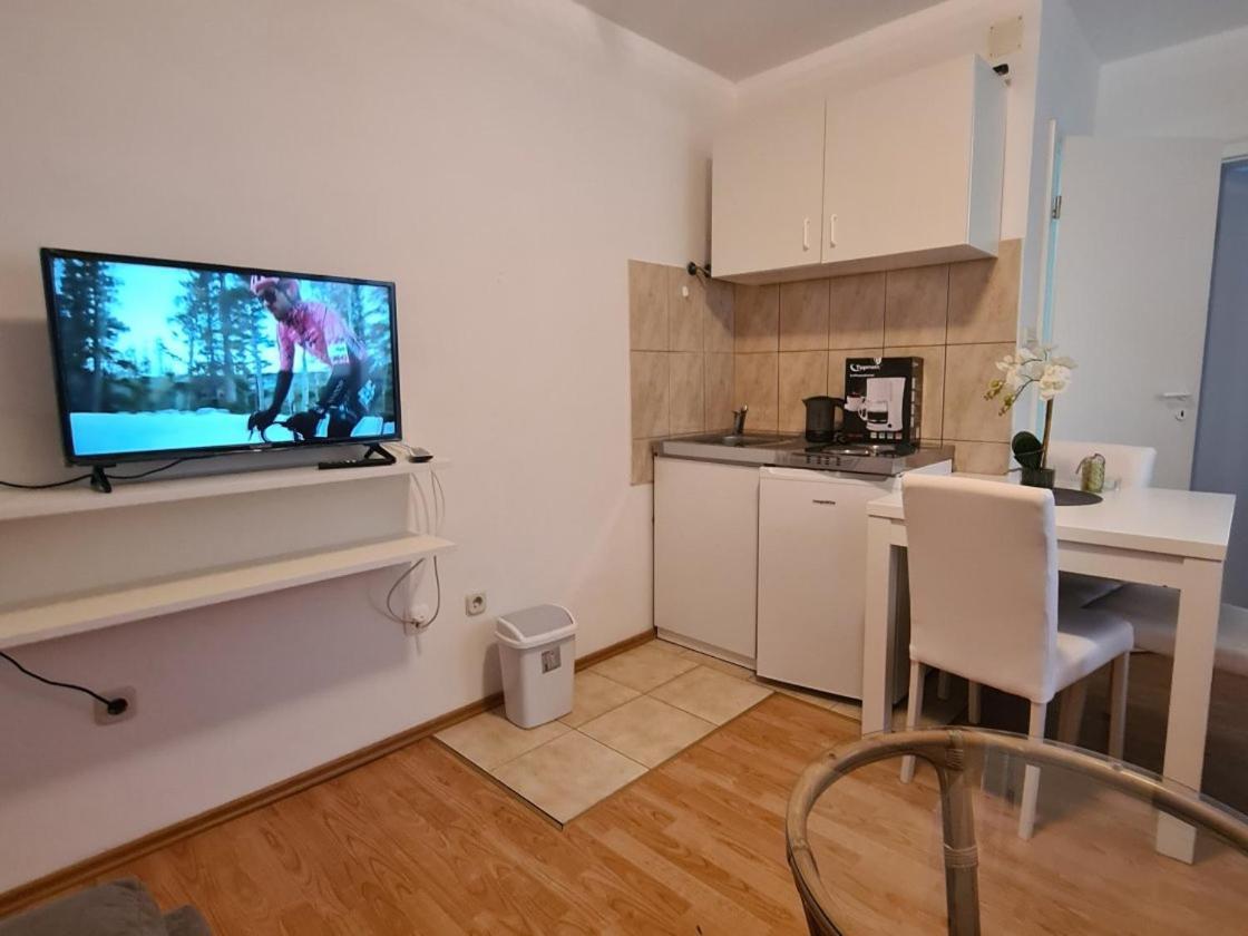 Apartments Lana - 30 M From The Sea Seline Exterior photo