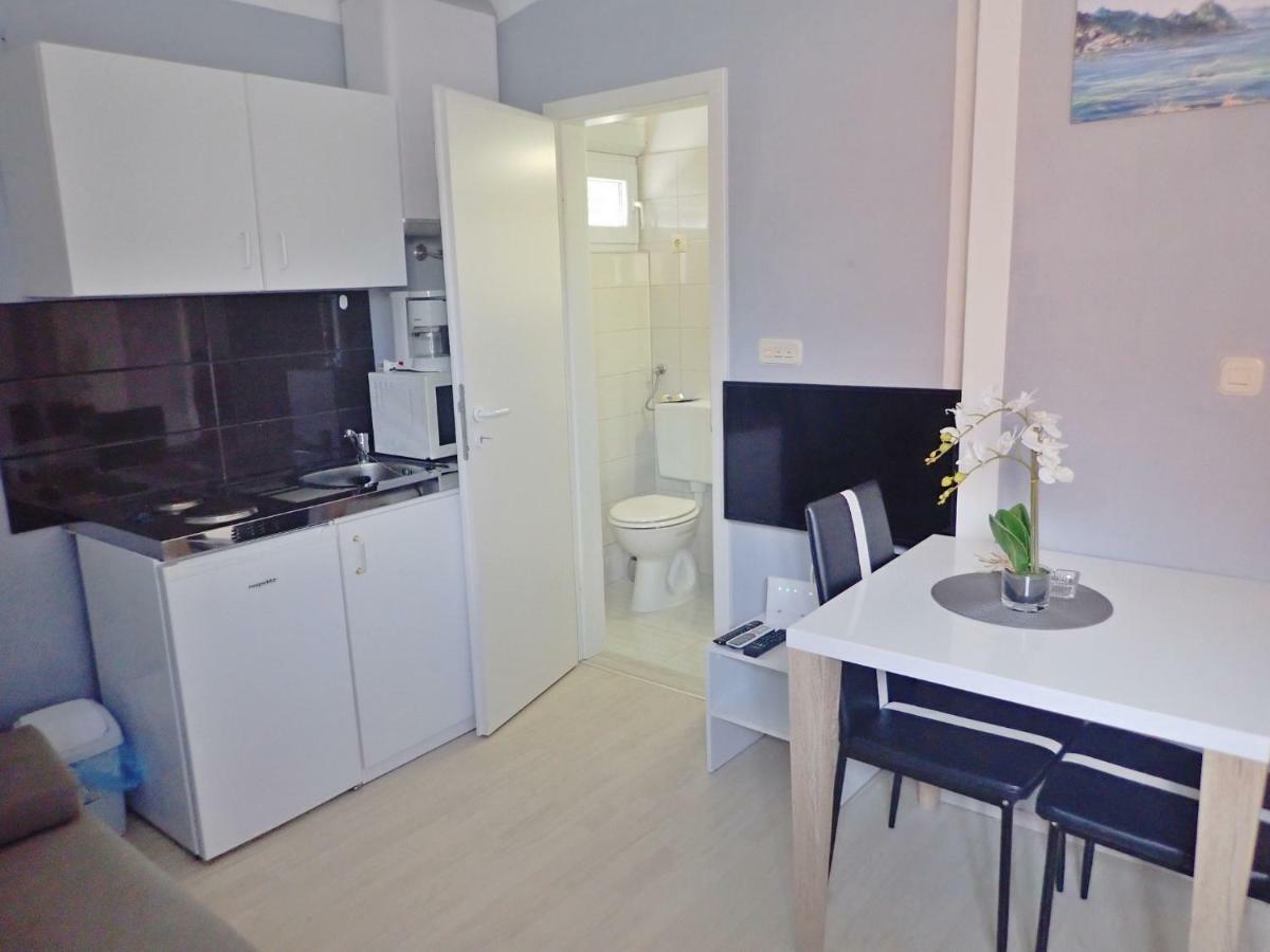 Apartments Lana - 30 M From The Sea Seline Room photo